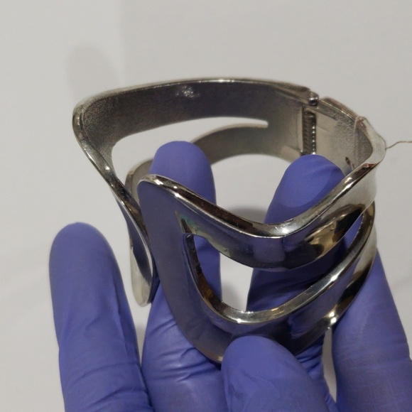 Elegant Trendy Silver-tone Cuff Bracelet - Women's Fashion Jewelry - Picture 7 of 7